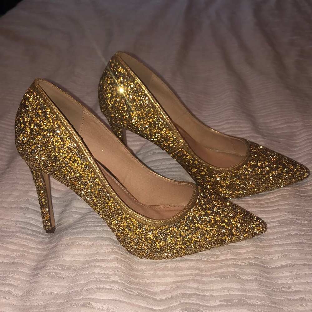 Show stopping Gold heels